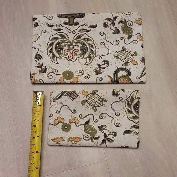 Siris Set of 2 Floral Turtle White Green Pouches - Picture 8 of 9